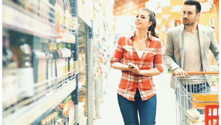 Coppia al supermercato 