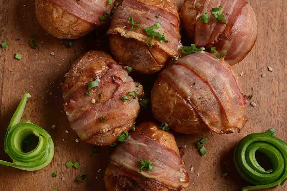 Come preparare le bombette con patate e bacon