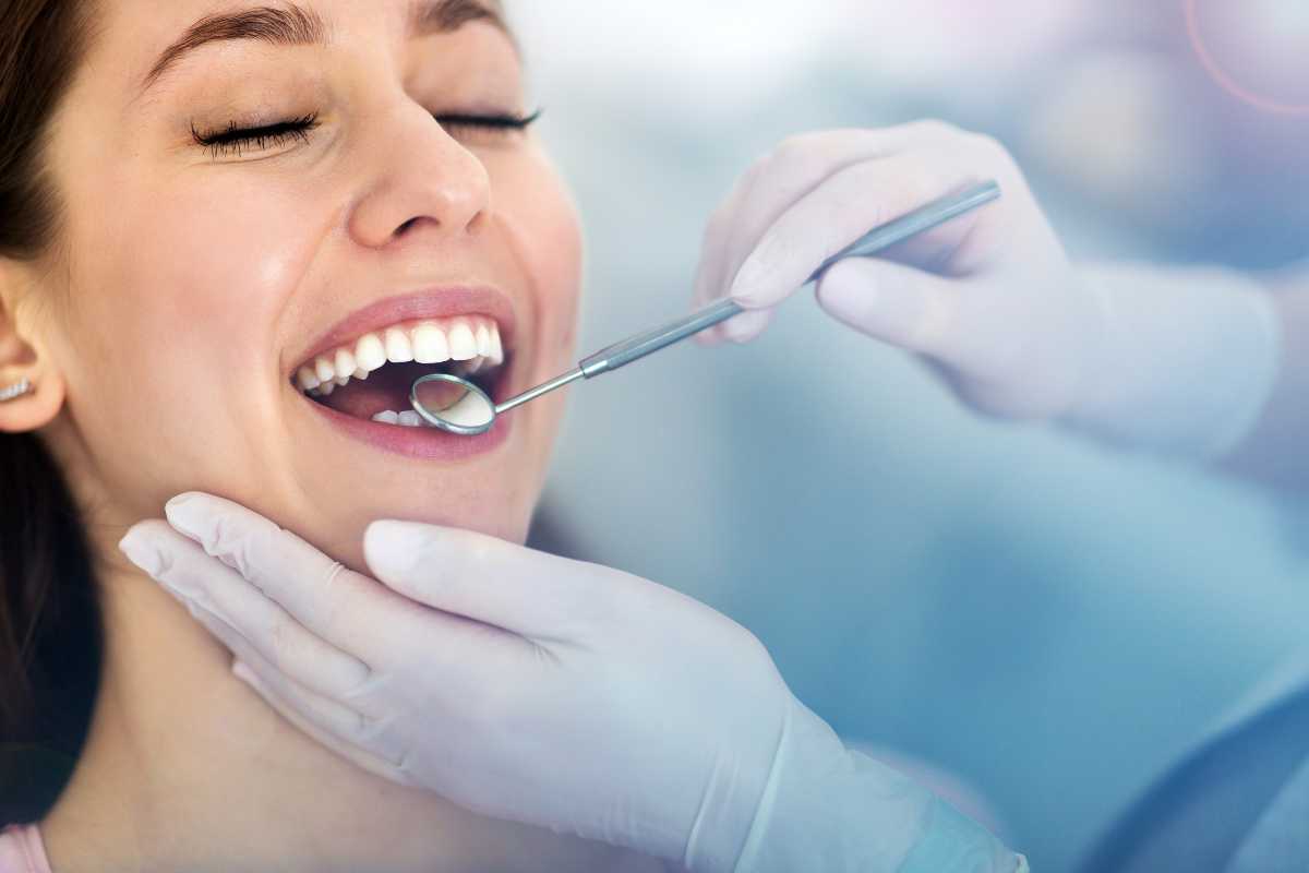 denti trasparenti cosa fare