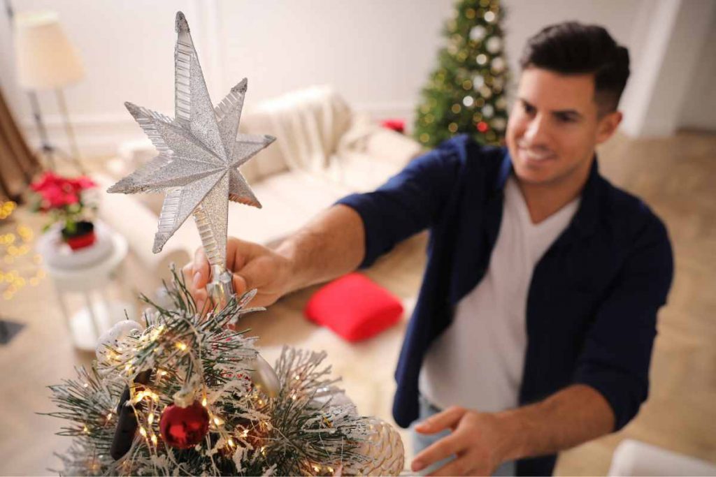 Puntali di Natale 2023: da quelli classici a quello rotante con la